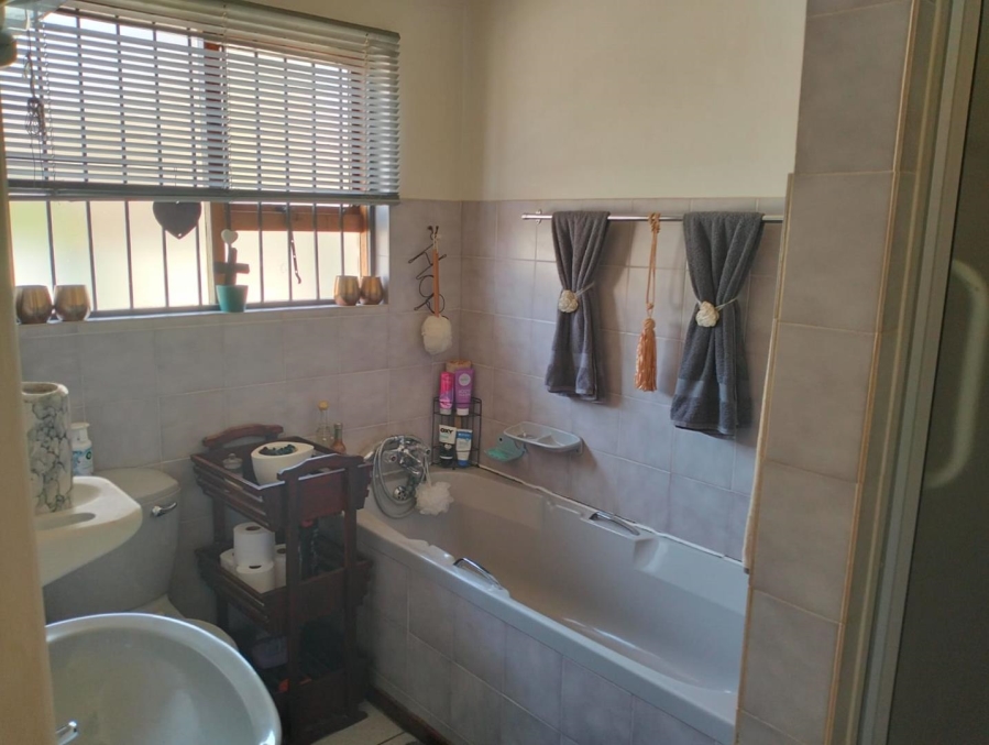 3 Bedroom Property for Sale in Langenhovenpark Free State